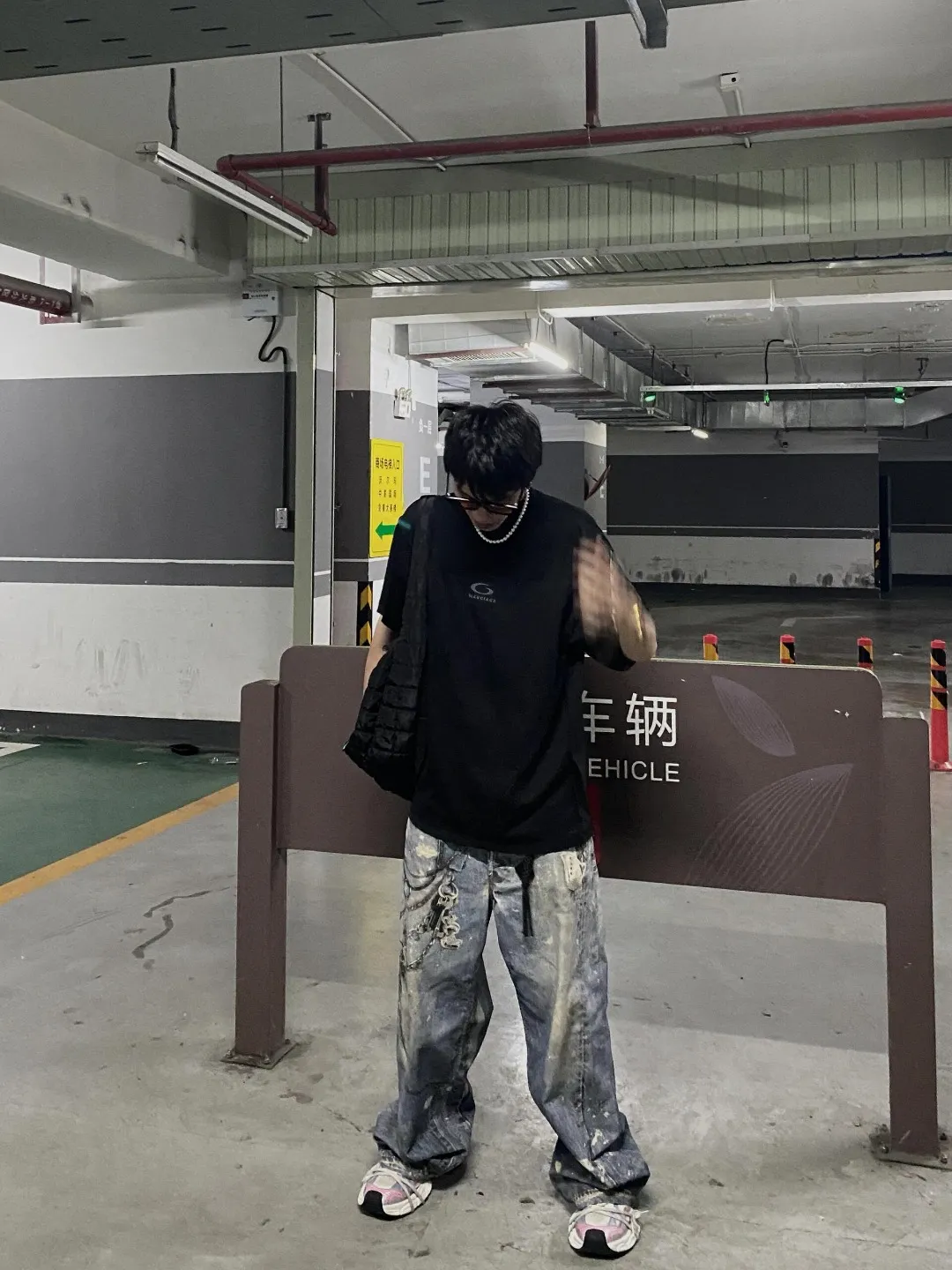 「 」